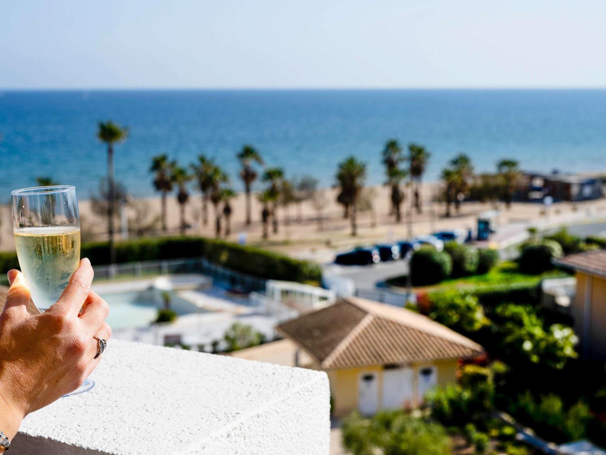 Mercure Thalasso & Spa Port Fréjus Exterior photo