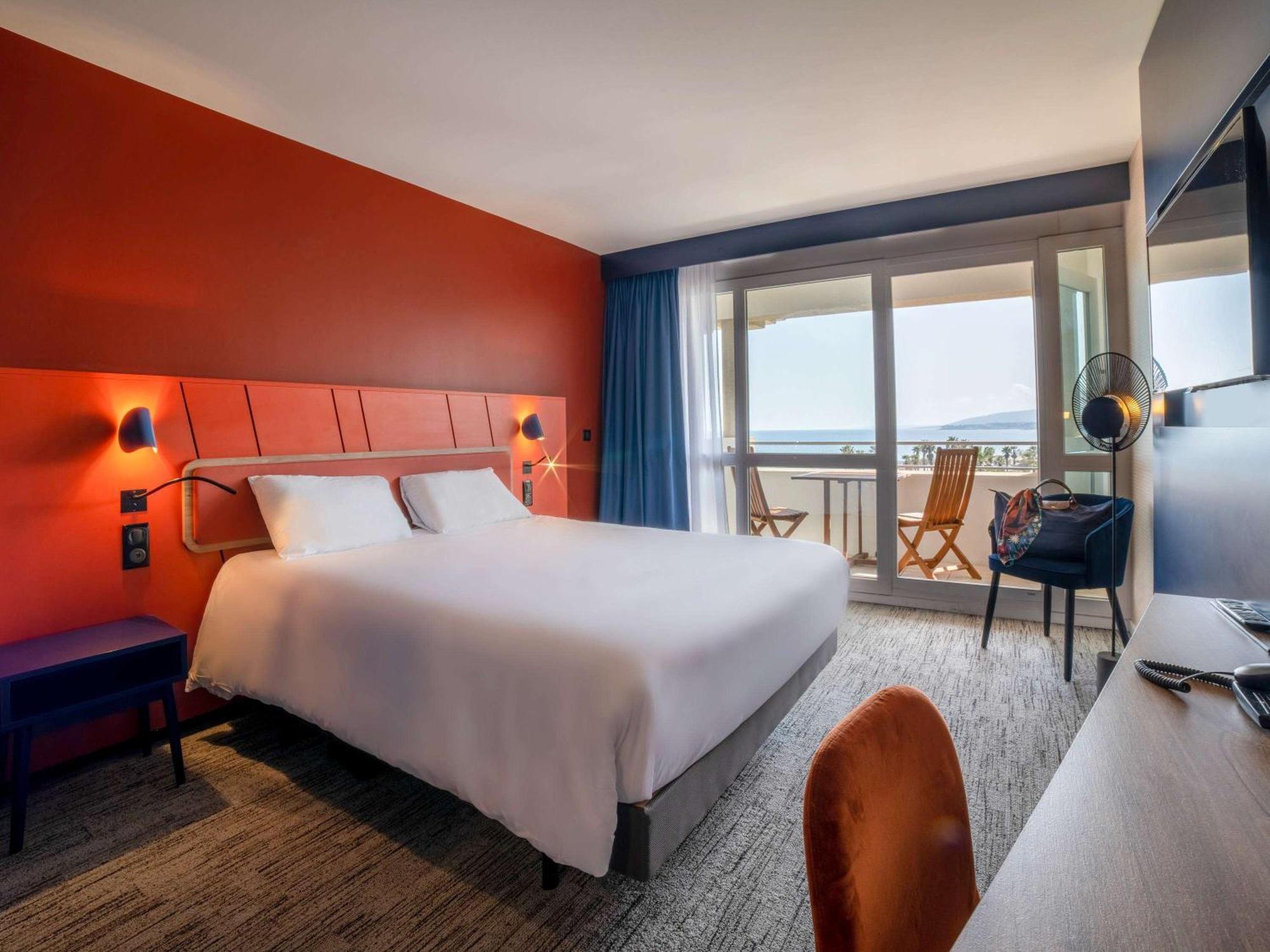Mercure Thalasso & Spa Port Fréjus Exterior photo