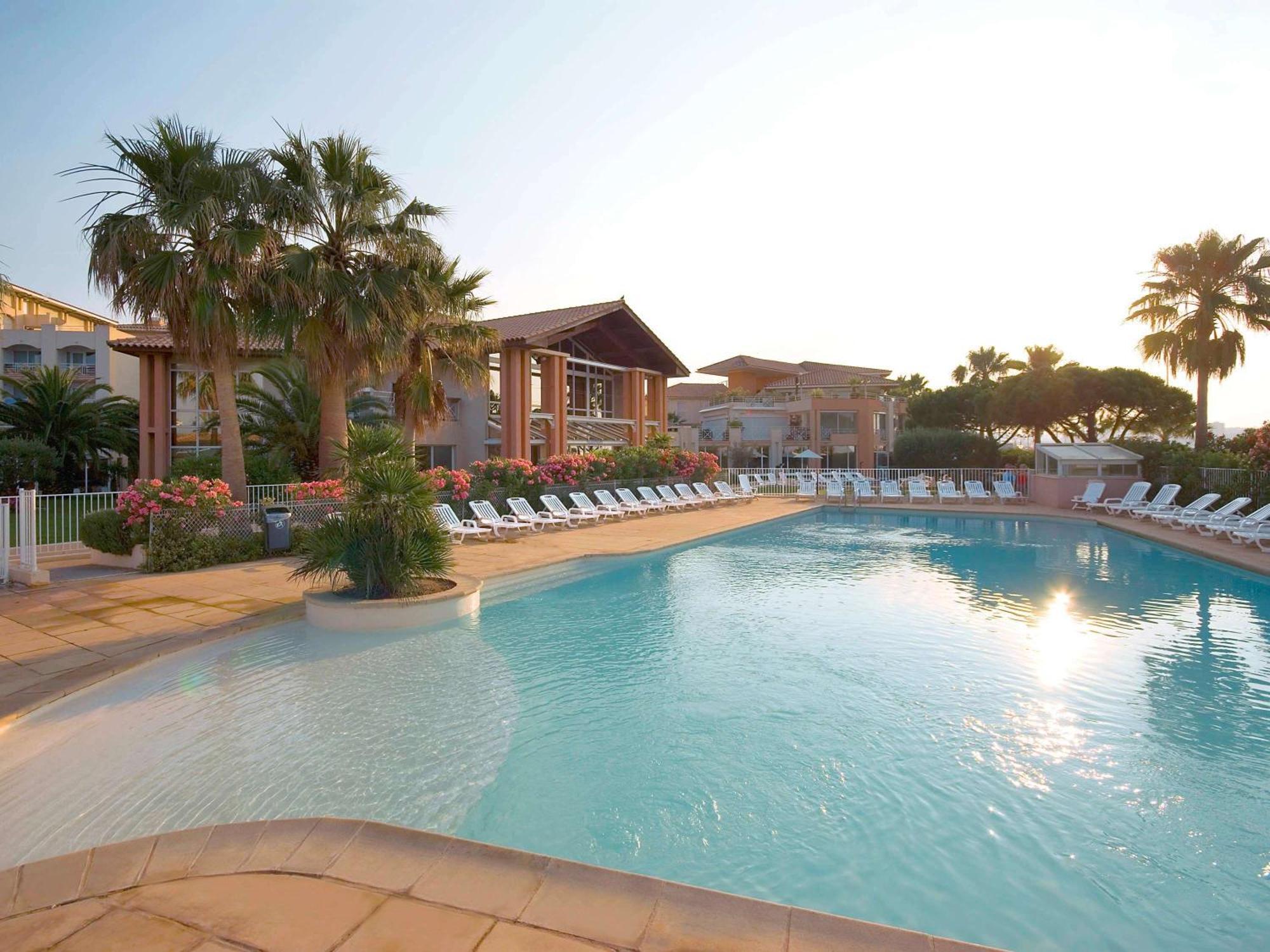Mercure Thalasso & Spa Port Fréjus Exterior photo