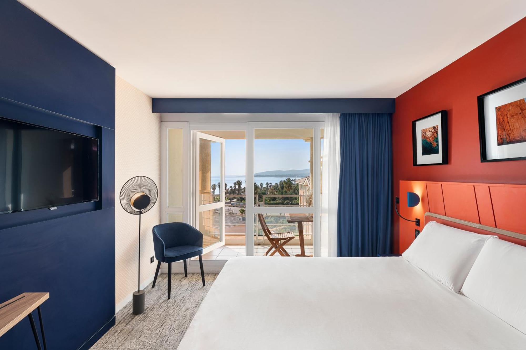 Mercure Thalasso & Spa Port Fréjus Exterior photo