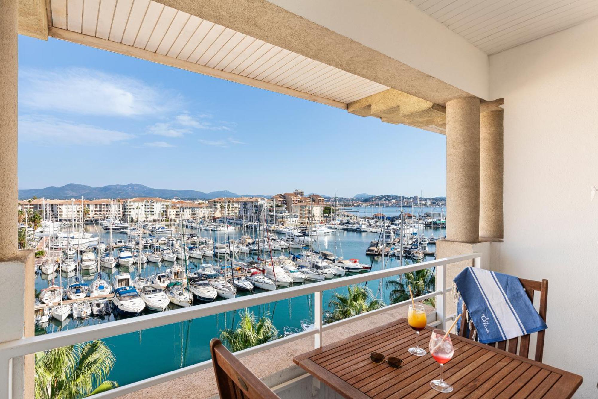 Mercure Thalasso & Spa Port Fréjus Exterior photo