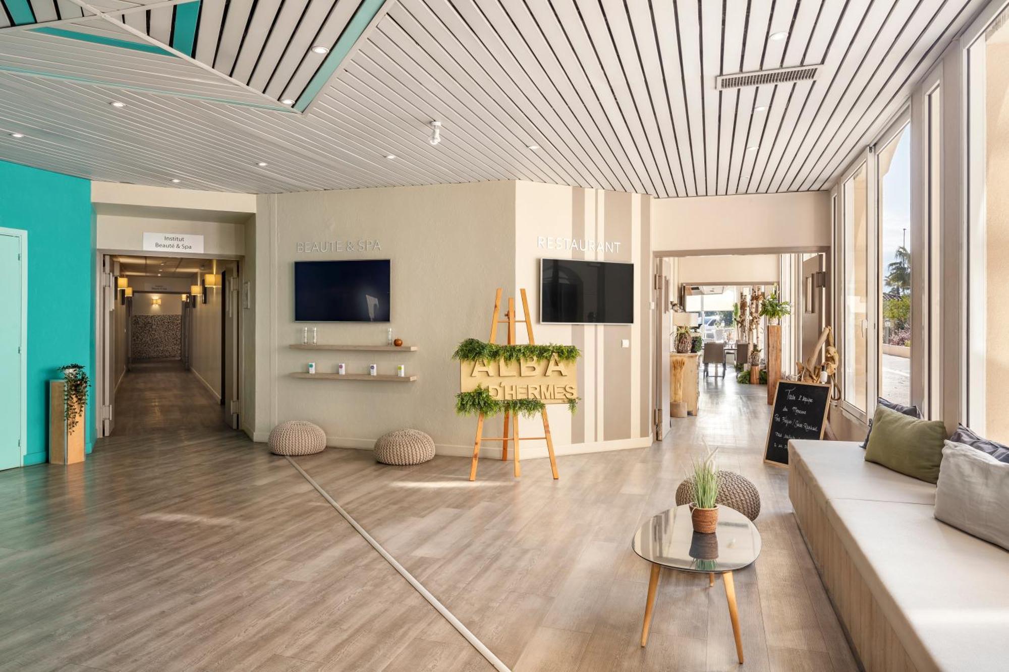 Mercure Thalasso & Spa Port Fréjus Exterior photo