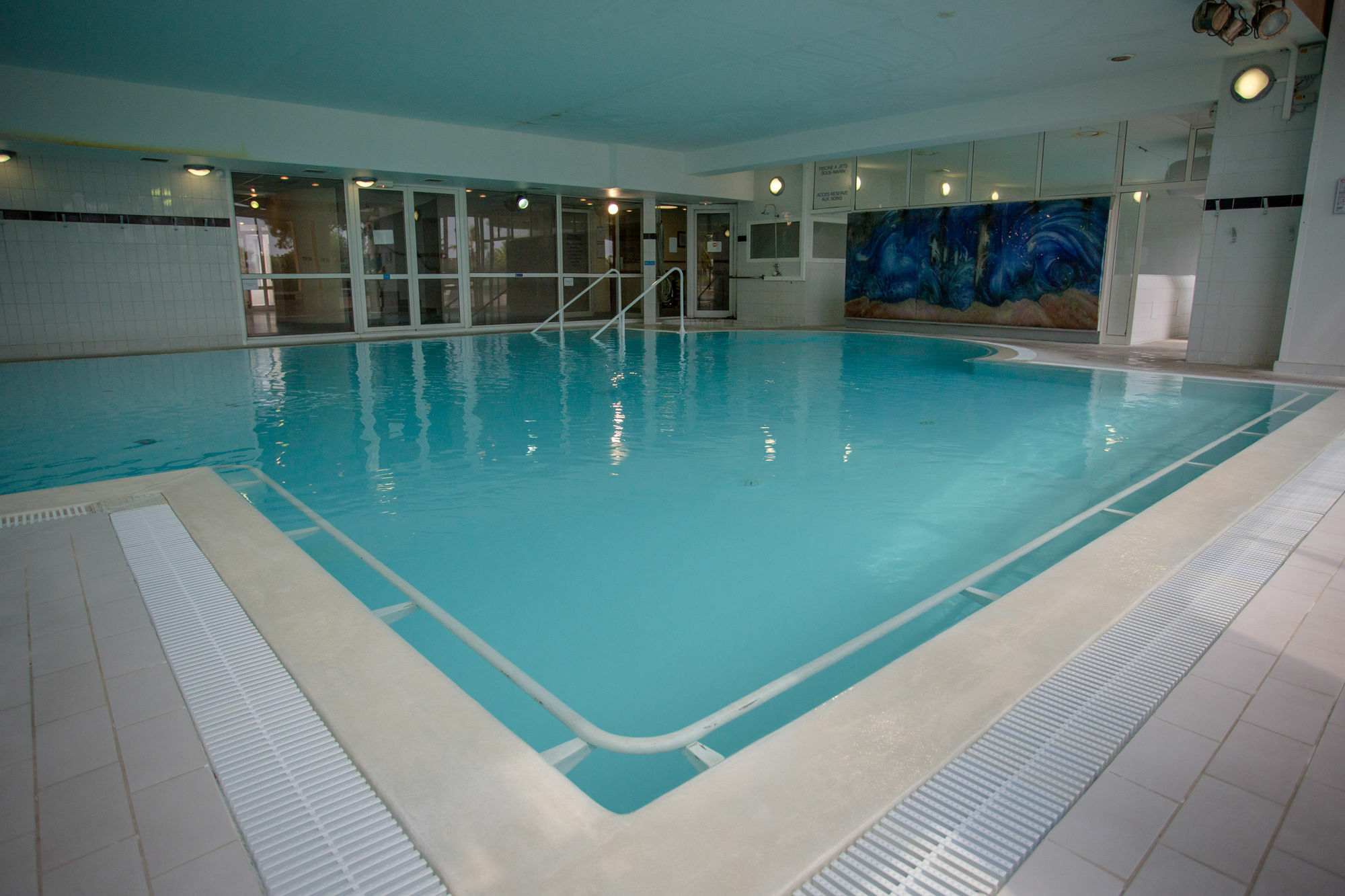 Mercure Thalasso & Spa Port Fréjus Exterior photo